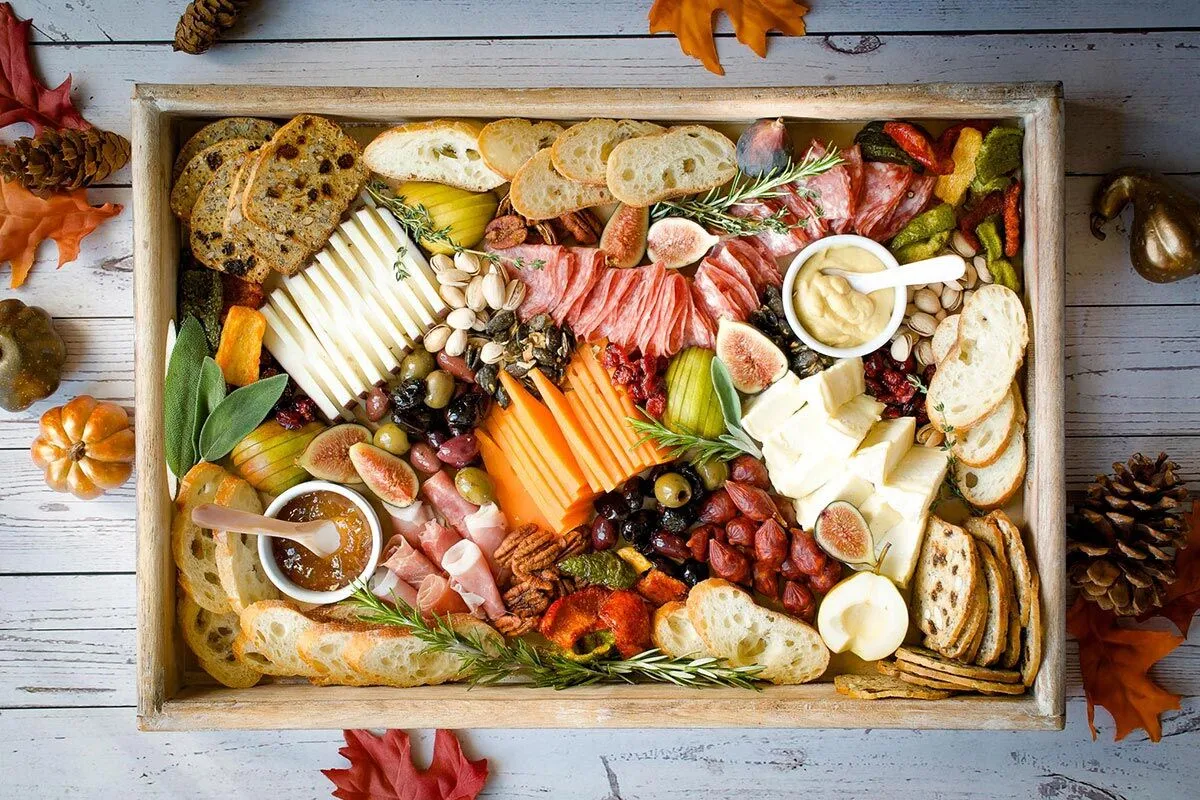 10 Thanksgiving Charcuterie Board Ideas for 2025 – Assemble & Impress!